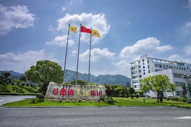 集团大门_gaitubao_734x489.jpg