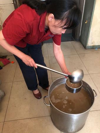 景焦能源公司工会持续开展系列高温慰问活动4 (1).jpg